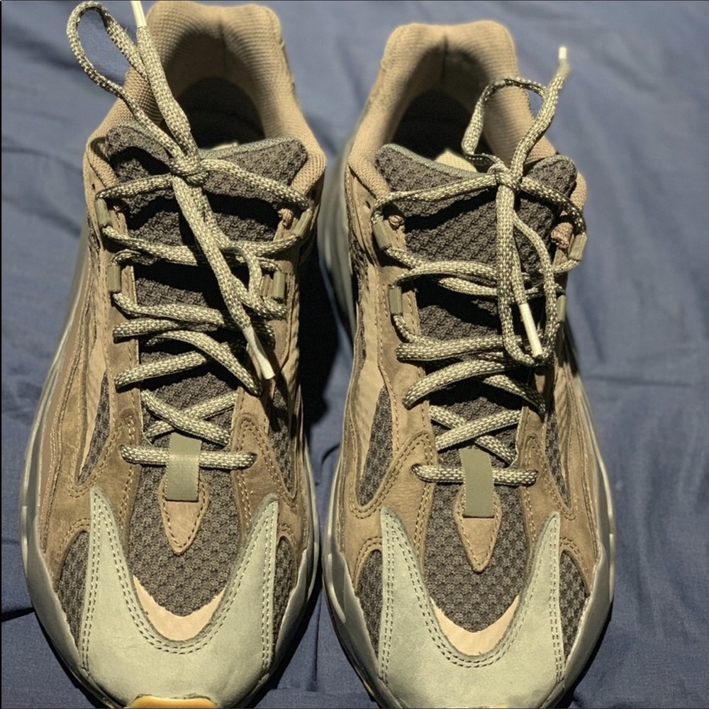 Yeezy 700 geode V2